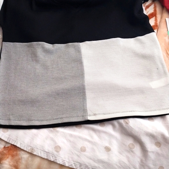 Cleo Long Sleeve Top V-neck line sz Medium - Picture 5 of 8